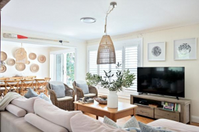 Amanzi Beach House - just 10m to Collingwood Beach!